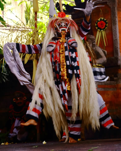 Tari Barong Bali