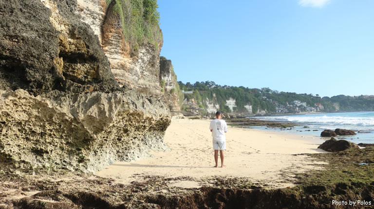 Tebing Pantai Dreamland