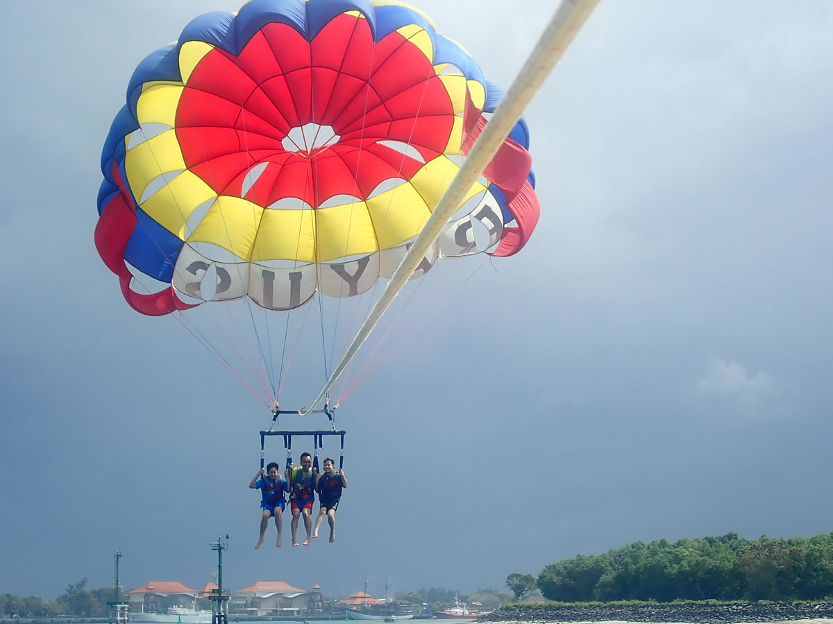 Parasailing di Bali